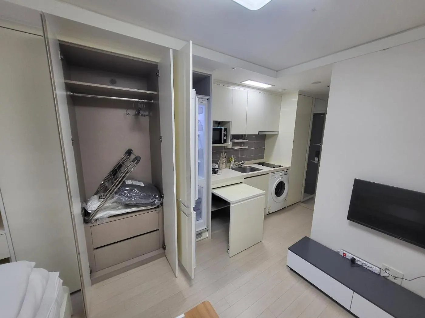 1-2516 #Sinnonhyeon Stn Exit 9, 1-Min #Gangnam Stn, 5-Min #Ott #Concierge Gangnam Managed Seoul Apartment