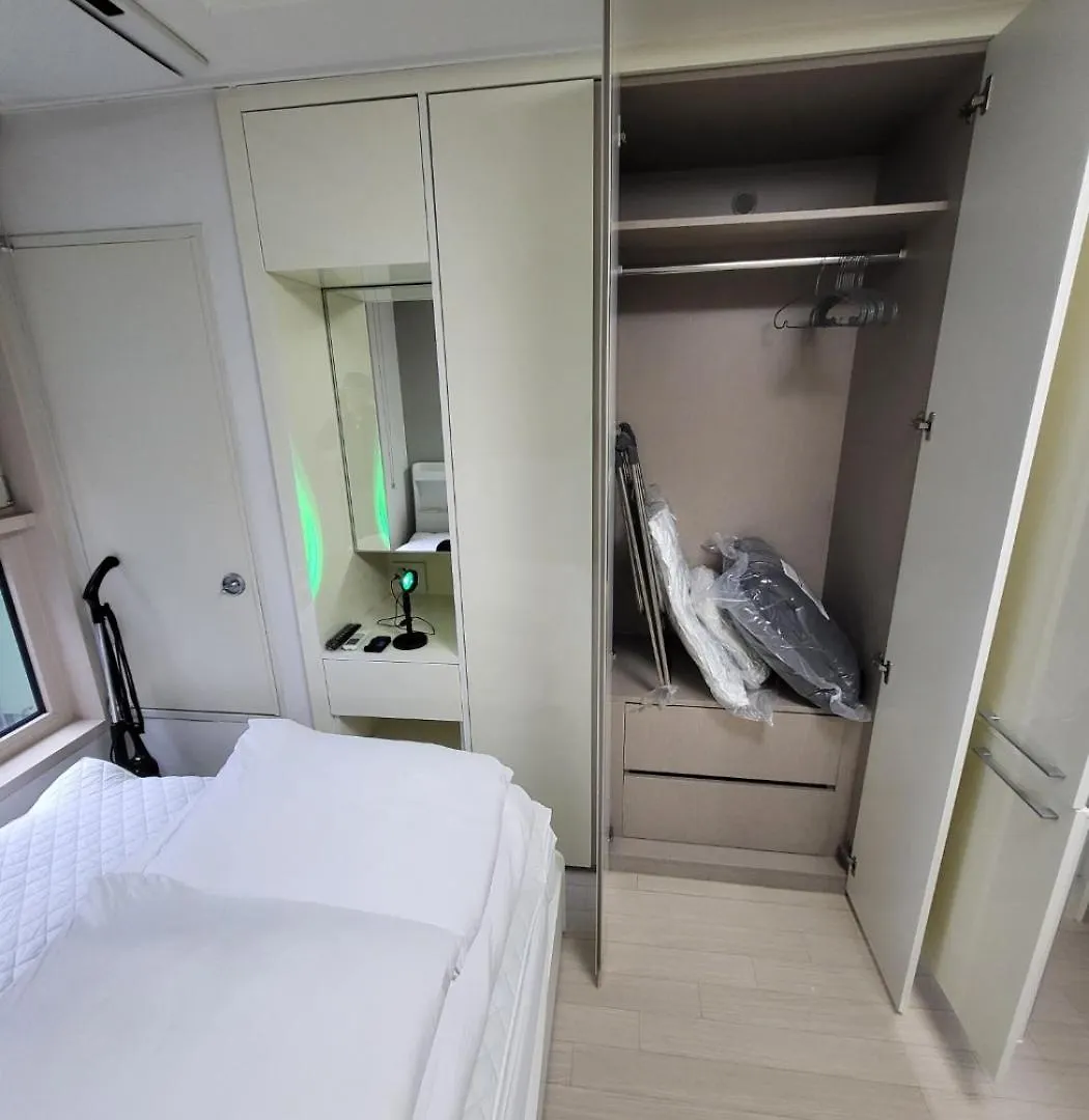 1-2516 #Sinnonhyeon Stn Exit 9, 1-Min #Gangnam Stn, 5-Min #Ott #Concierge Gangnam Managed Seoul Apartment
